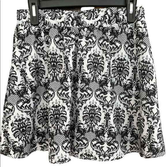 MINE skater style skirt with elastic waistband, size M, gray/ black design - Picture 1 of 3